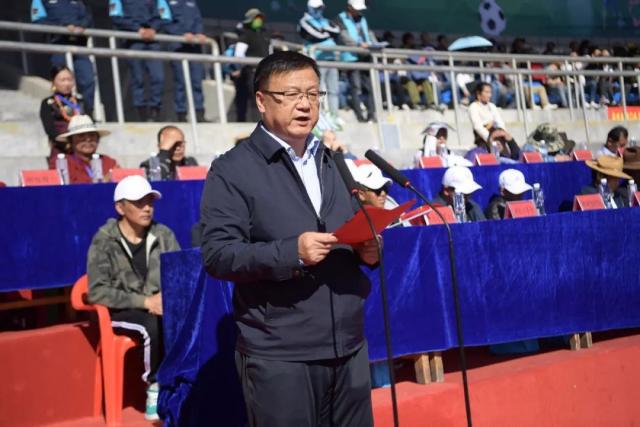还在小动作！巴拉圭门将赛后用球砸姆巴佩后背，姆巴佩毫无反应
